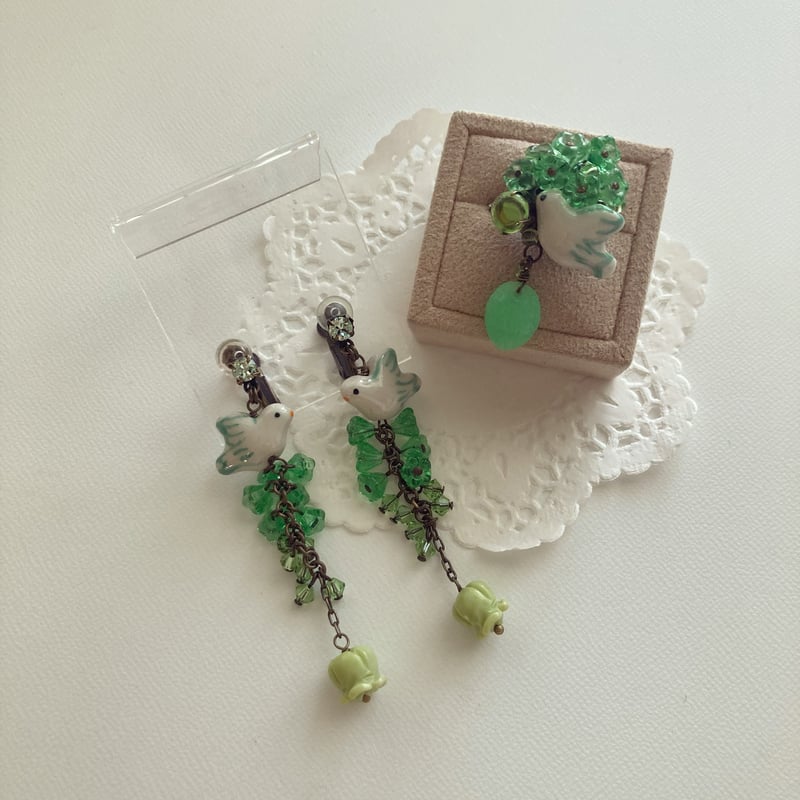 スワンといちごのリング カナミビジュー CATEGORY ブルー系 blue