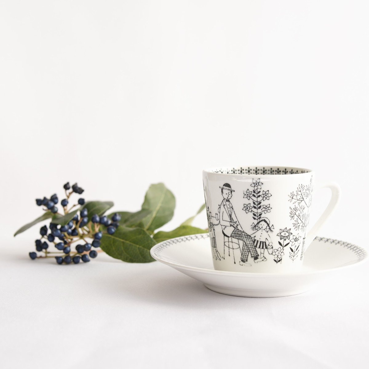 ARABIA/Emilia (アラビア/エミリア）コーヒーカップソーサートリオNo.1