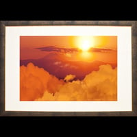 ＜額装＞富士山を背景に朱赤に染まった空に滲む大蛇雲（Lサイズ）
