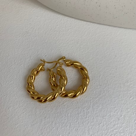 サージカルツイストゴールドピアス・イヤリング