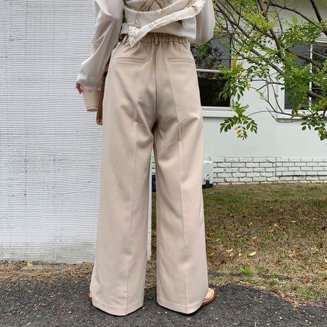 センタープレスカラータックパンツ