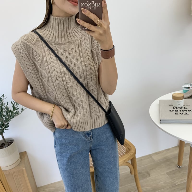 もちもち2wayハイネックショートケーブルニットベスト | BLATE