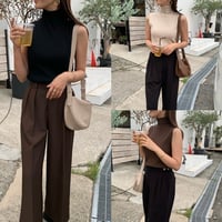 シンプルハイネックノースリーブニット