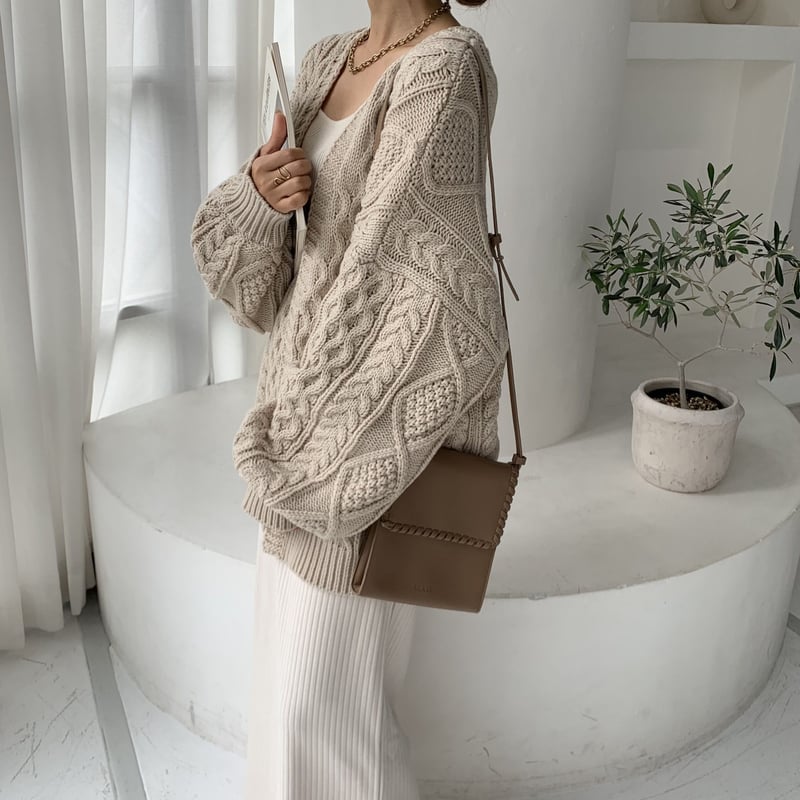 ボリュームスリーブケーブルニットガウン | BLATE 