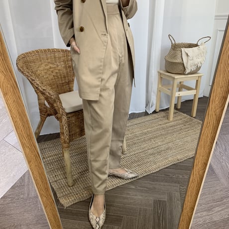 センタープレステーパードパンツ
