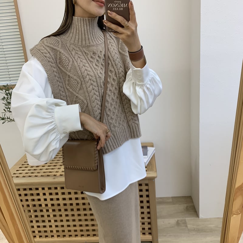 もちもち2wayハイネックショートケーブルニットベスト | BLATE