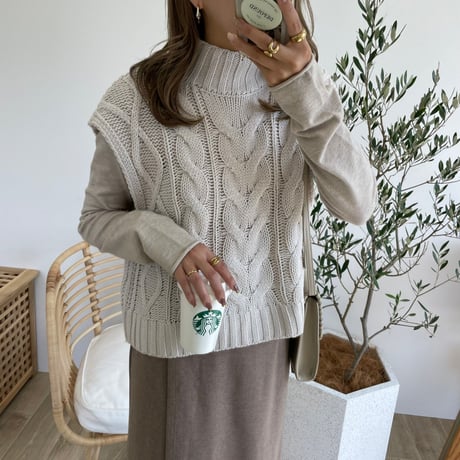2wayハイネックショートケーブルニットベスト