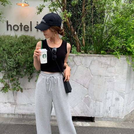 ショートシンプルタンクトップ