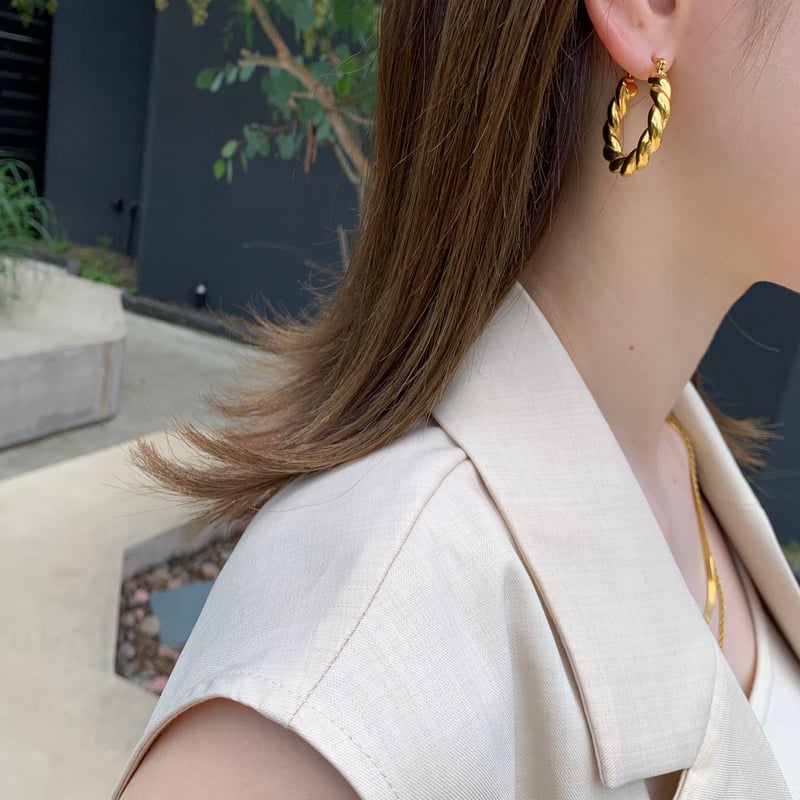 サージカルツイストゴールドピアス・イヤリング | BLATE 