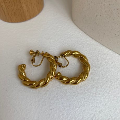 サージカルツイストゴールドピアス・イヤリング