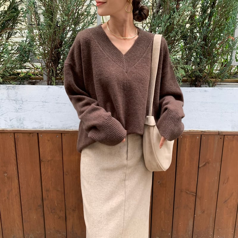 ニュアンスシンプルVネックニット | BLATE