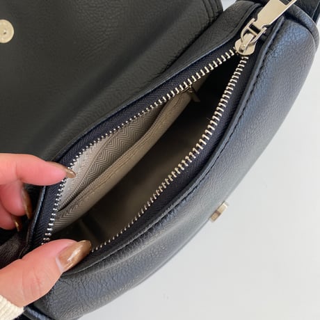 万能シンプルショルダーbag