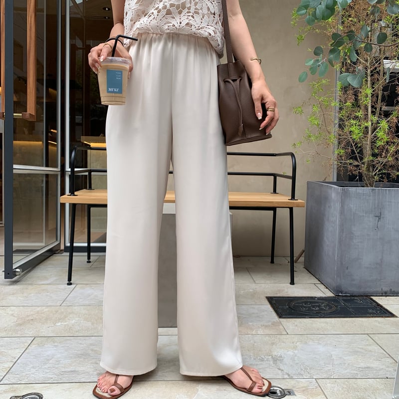 blate 上質美ラインとろみサテンパンツ　エクリュ blate 上質美ラインとろみサテンパンツ エクリュ 7/25入荷・上質