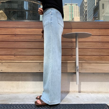 リラックスストレッチ脚長ストレートデニム