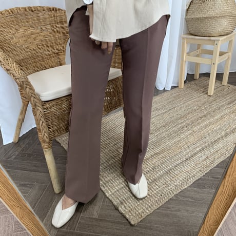 センタープレスリラックスソフトフレアパンツ