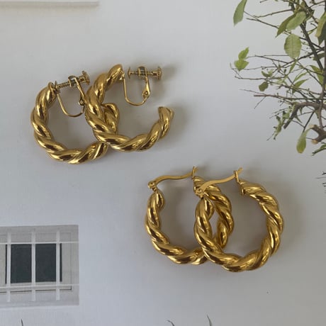 サージカルツイストゴールドピアス・イヤリング