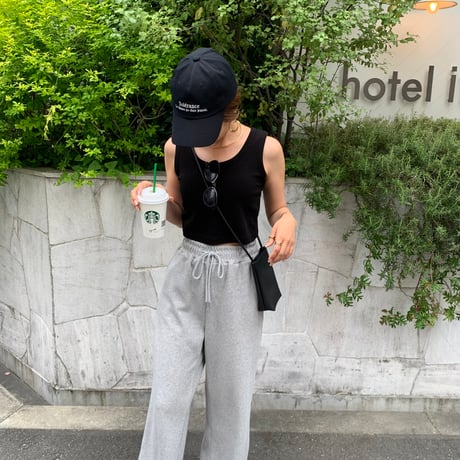 ショートシンプルタンクトップ