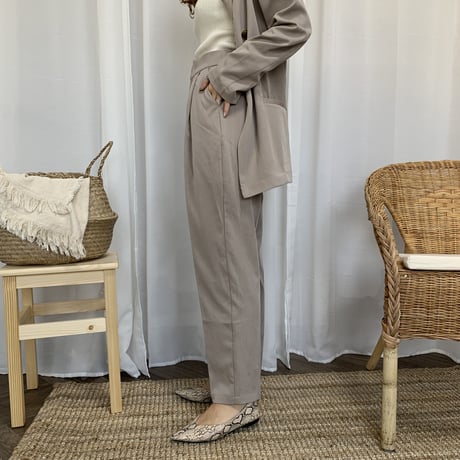 センタープレステーパードパンツ