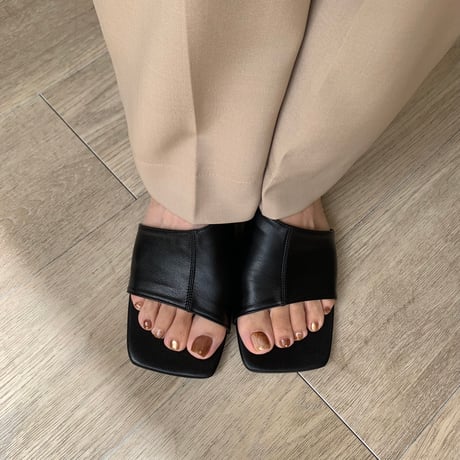 柔らかニュアンススクエアサンダル