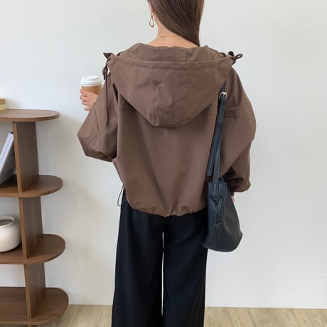フード付きショートブルゾン