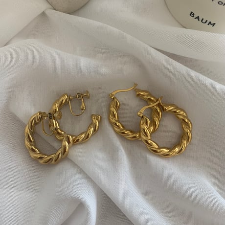サージカルツイストゴールドピアス・イヤリング