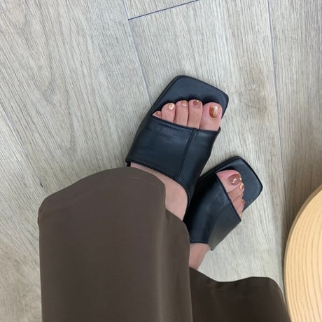 柔らかニュアンススクエアサンダル