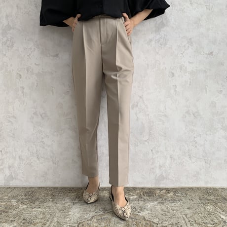 美脚・ハイウエストセンタープレステーパードパンツ