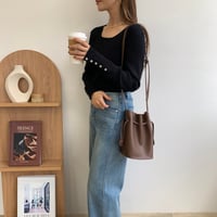 袖ボタンリブニット