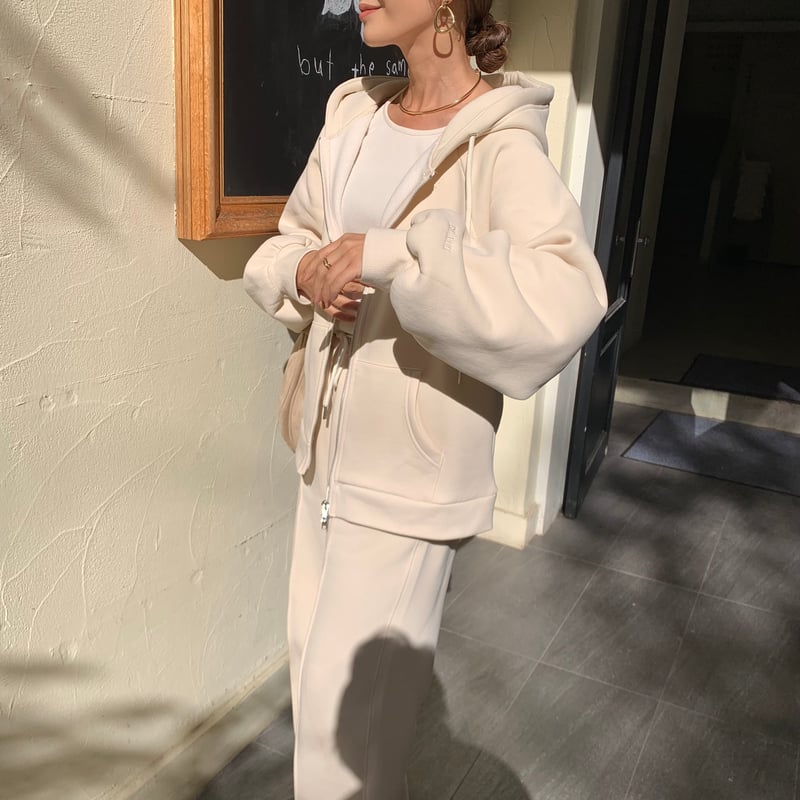 ち*ん様 BLATE 裏起毛ボリュームフードジップパーカー 裏起毛ボリュームフードジップパーカー | BLATE