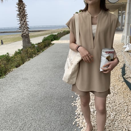 細見えスイムショートパンツ  キーネックと同素材