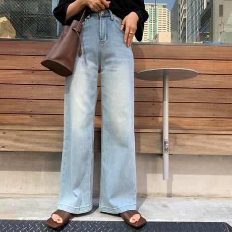 リラックスストレッチ脚長ストレートデニム