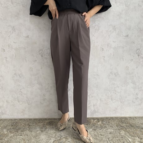 美脚・ハイウエストセンタープレステーパードパンツ