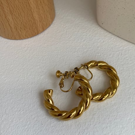 サージカルツイストゴールドピアス・イヤリング