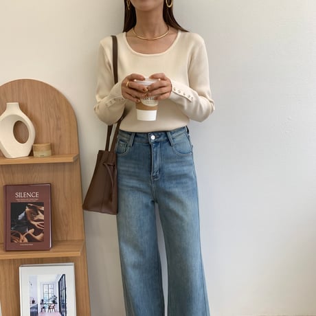 袖ボタンリブニット