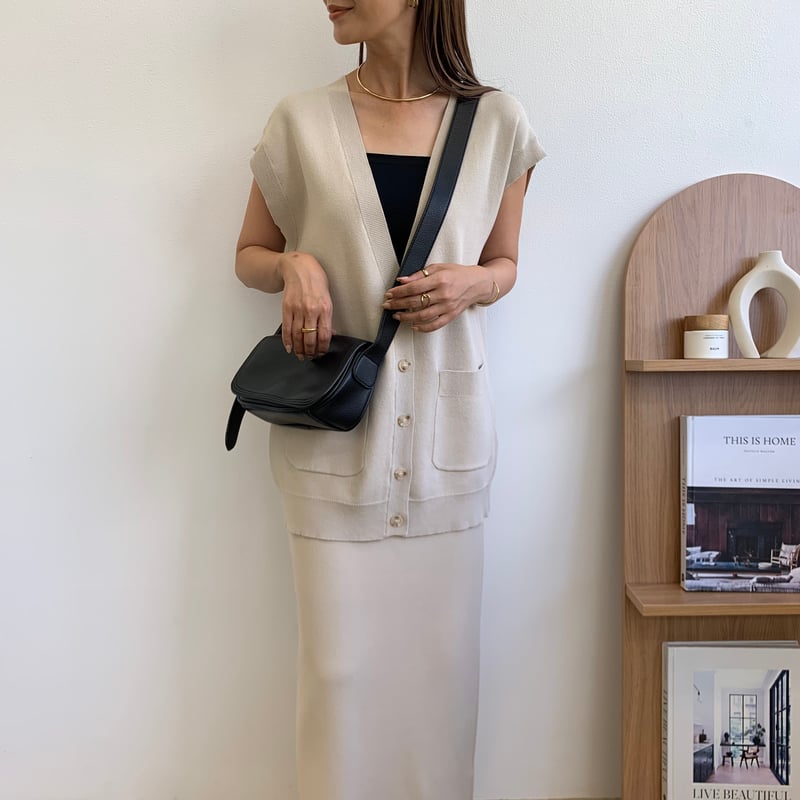 ＆1er Arrondissement ベージュ Vネック ニットベスト ＆1er Arrondissement ベージュ Vネック ニットベスト 【公式通販】