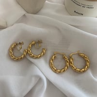 サージカルツイストゴールドピアス・イヤリング