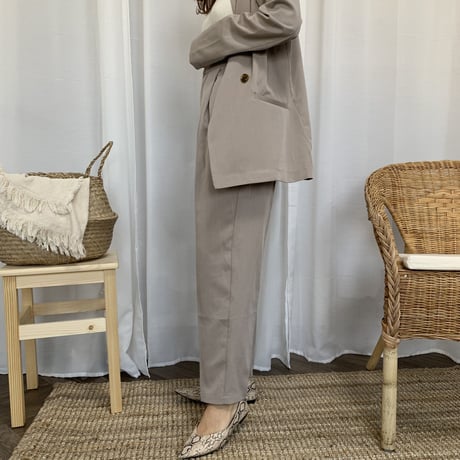 センタープレステーパードパンツ