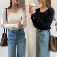 袖ボタンリブニット
