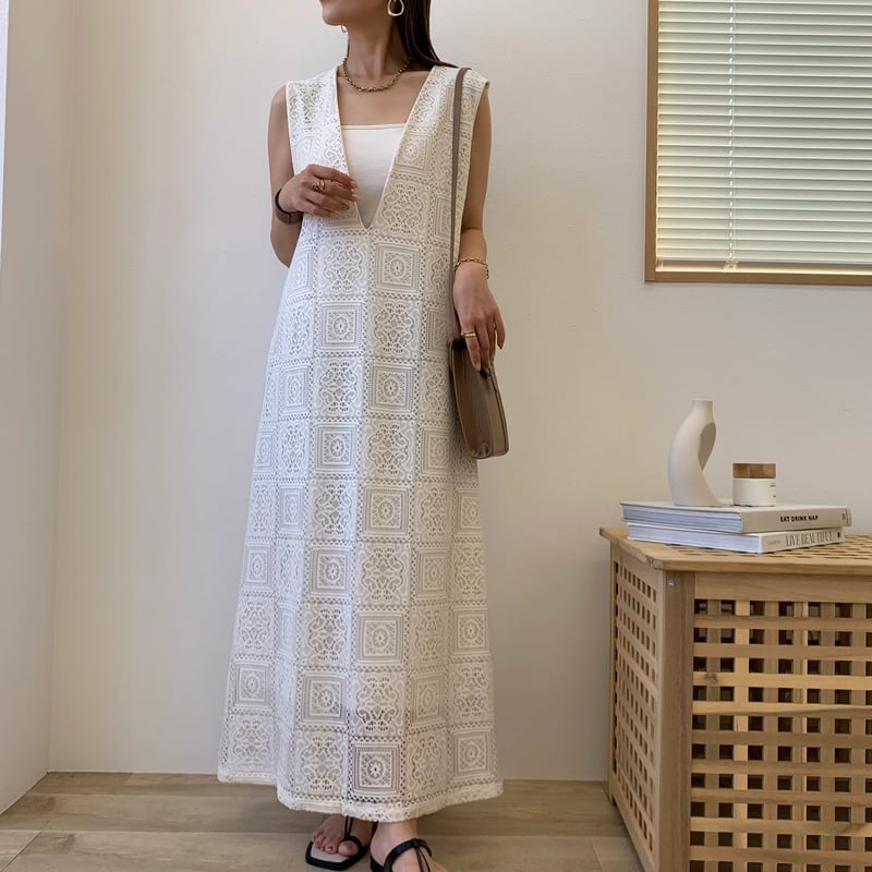 アエレ　ホワイト　レース　リボン　Vネック　綿麻　ロングワンピース　ボリューム 白ワンピース 大人可愛い 夏 レース Vネック ミモレ丈 袖あり