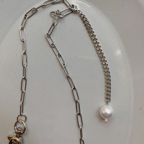 [002-038] pearl necklace