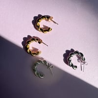 [006-019] pretzels pierce