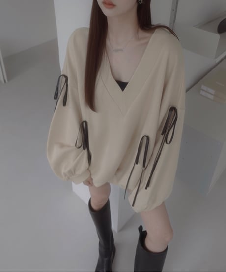 Vネックリボンスウェット /V Shaped Neck Ribbon Sweat
