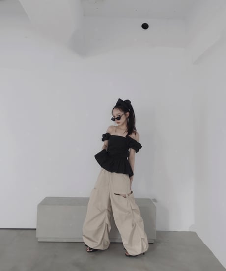 サイドカットボリュームパンツ / Side Cutting Volume Pants