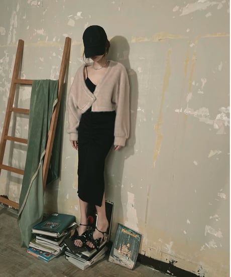 クロップドアシンメトリーカーディガン / Cropped Asymmetry Cardigan