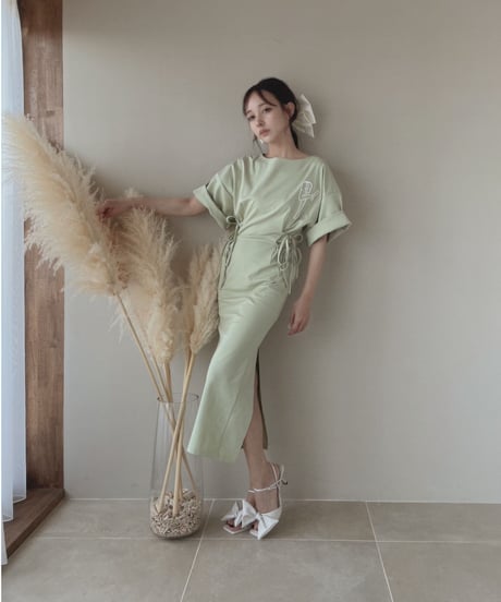 ロゴ刺繍バックスリットTワンピ / Logo Embroidery Back Slit T One-Piece