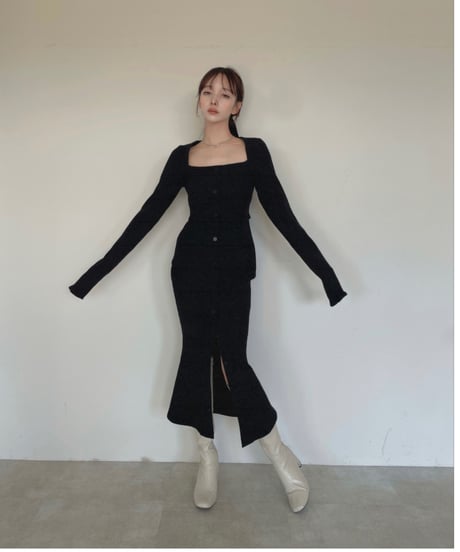 バックオープンフロントスリットワンピース / Back Open Front Slit One-Piece