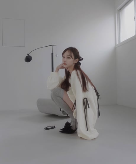 Vネックリボンスウェット /V Shaped Neck Ribbon Sweat