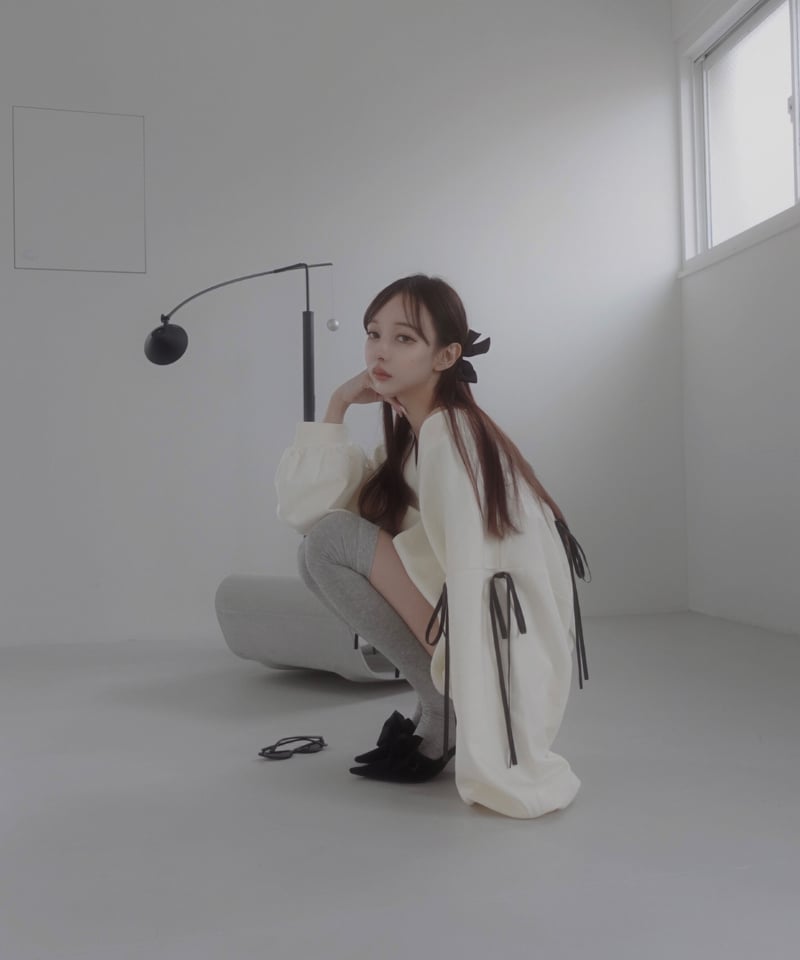 Vネックリボンスウェット /V Shaped Neck Ribbon Sweat | FICT