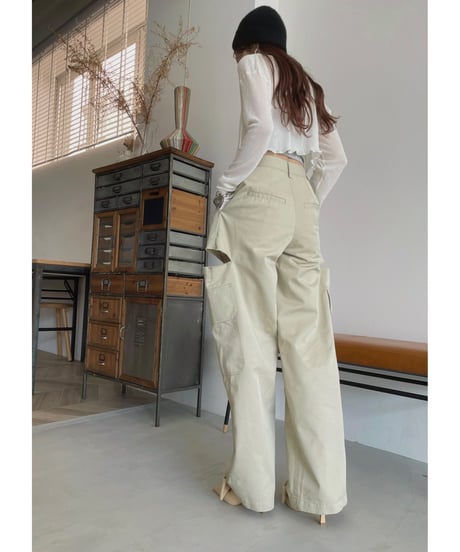サイドカットタックパンツ / Side Cut Tack Bottoms