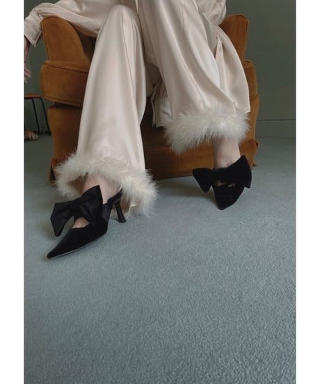 フェザーサテンパンツ / Feather Hem Satin Pants